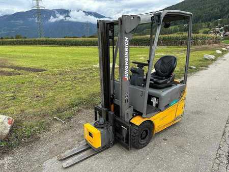 Electric - 3 wheels 2018  Jungheinrich EFG 110 - 300ZT (1)