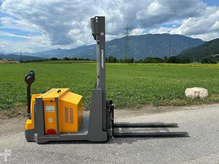 Pallet Stackers 2017  Jungheinrich EJG 112 - 320ZT (2)