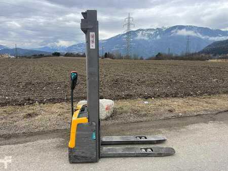 Pallet Stackers 2018  Jungheinrich EJC M10 - 330ZT (2)
