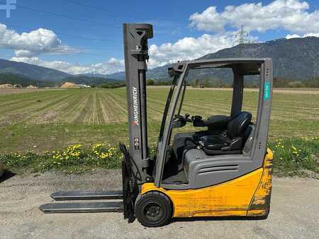 Elektro 3 Rad 2018  Jungheinrich EFG 218k - 550DZ (2)