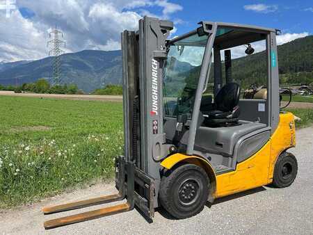 Gázüzemű targoncák 2018  Jungheinrich TFG 425s - 470DZ (1)