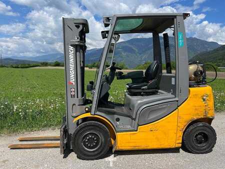 Gázüzemű targoncák 2018  Jungheinrich TFG 425s - 470DZ (2)