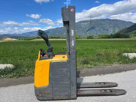 Stoccatori uomo a piedi 2016  Jungheinrich ERC 214 - 290ZT (2)