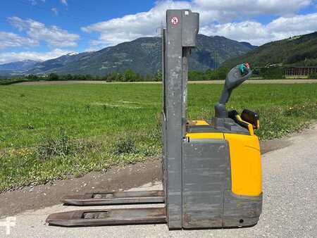 Stoccatori uomo a piedi 2016  Jungheinrich ERC 214 - 290ZT (5)