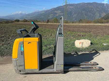 Stoccatori uomo a piedi 2020  Jungheinrich ECE 220 (2)