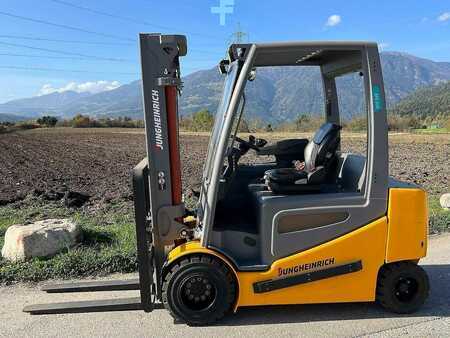 Elektryczne 4-kołowe 2019  Jungheinrich EFG S30 - 330ZT (2)
