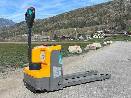 Nízkozdvižný vozík 2021  Jungheinrich EJE M15i (1)