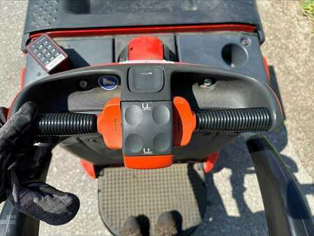 Stoccatori uomo a piedi 2020  Linde T20AP (7)