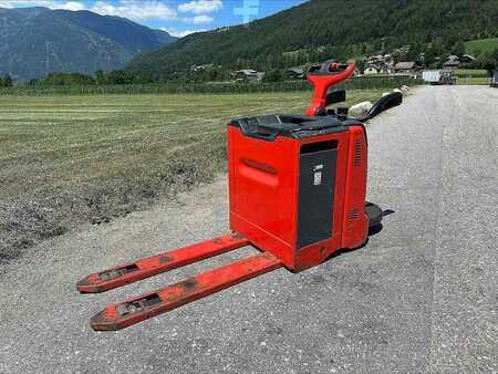 Stoccatori uomo a piedi 2020  Linde T20AP (4)