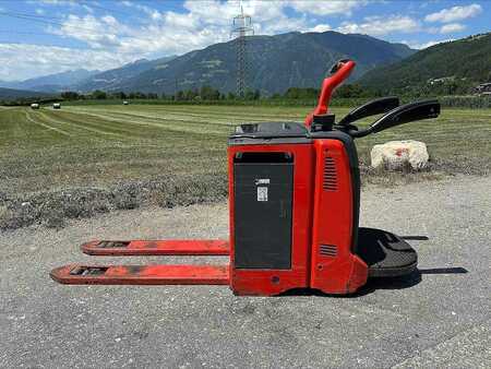 Stoccatori uomo a piedi 2020  Linde T20AP (5)