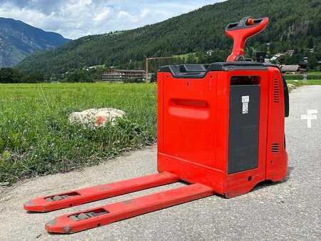 Stoccatori uomo a piedi 2020  Linde T20AP (4)