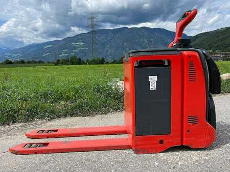 Stoccatori uomo a piedi 2020  Linde T20AP (5)