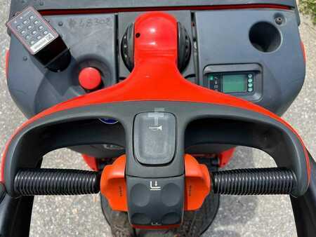 Stoccatori uomo a piedi 2020  Linde T20AP (7)