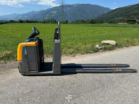 Wózki z platformą operatora 2019  Jungheinrich ECE 225i - 2400mm (2)