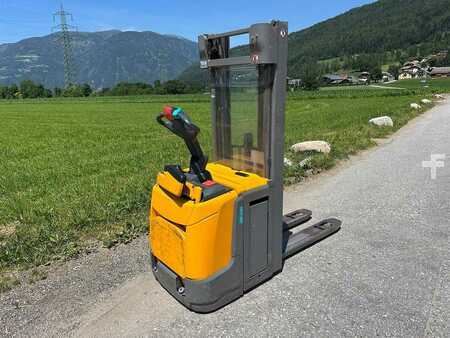 VZV s plošinou pro řidiče 2017  Jungheinrich ERC 214z - 469DZ (1)