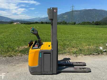 VZV s plošinou pro řidiče 2017  Jungheinrich ERC 214z - 469DZ (2)