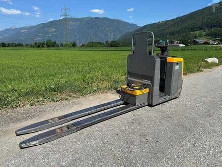Wózki z platformą operatora 2019  Jungheinrich ECE 225i - 2400mm (4)