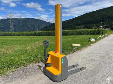 Hochhubwagen 2021  Jungheinrich EMC 105 - 200E (1)