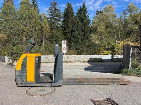 VZV s plošinou pro řidiče 2014  Jungheinrich ECE 225 HP - 2400mm (2)