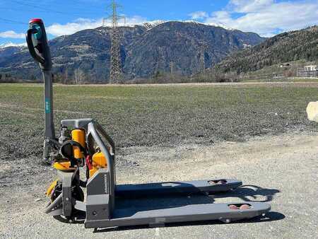 Nízkozdvižný vozík 2021  Jungheinrich AME 13 (2)