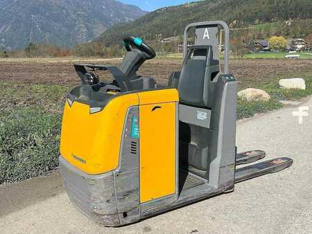 VZV s plošinou pro řidiče 2020  Jungheinrich ECE 220 (1)