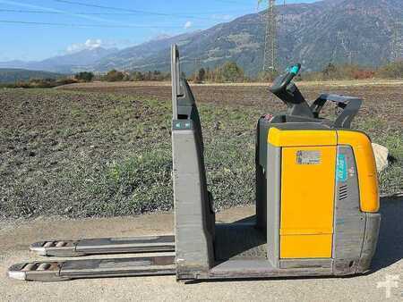 VZV s plošinou pro řidiče 2020  Jungheinrich ECE 220 (5)