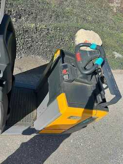 VZV s plošinou pro řidiče 2020  Jungheinrich ECE 220 (6)