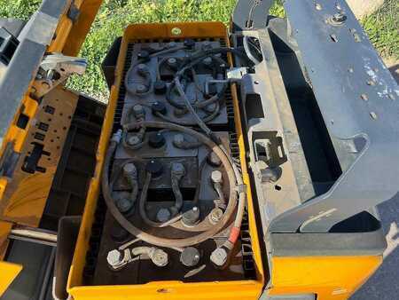 VZV s plošinou pro řidiče 2020  Jungheinrich ECE 220 (8)