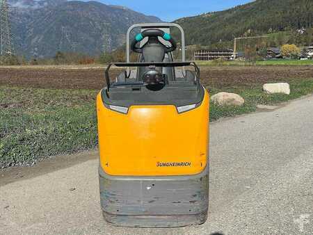 VZV s plošinou pro řidiče 2020  Jungheinrich ECE 220 (3)