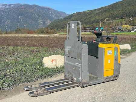 VZV s plošinou pro řidiče 2020  Jungheinrich ECE 220 (4)