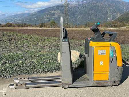 VZV s plošinou pro řidiče 2020  Jungheinrich ECE 220 (5)