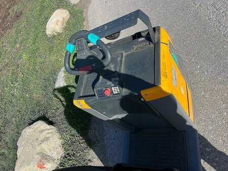 VZV s plošinou pro řidiče 2020  Jungheinrich ECE 220 (6)