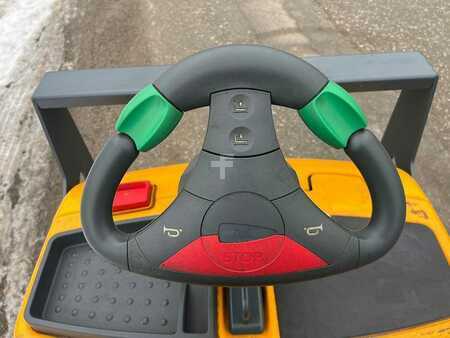 VZV s plošinou pro řidiče 2014  Jungheinrich ECE 220 (7)