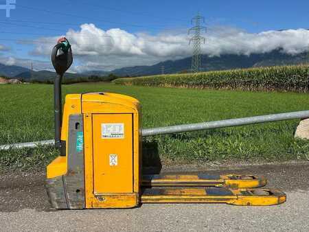 Niederhubwagen 2021  Jungheinrich EJE 225 (2)