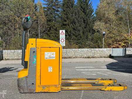 Niederhubwagen 2021  Jungheinrich EJE 225 (2)