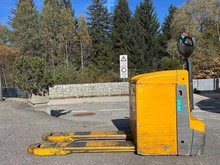 Niederhubwagen 2021  Jungheinrich EJE 225 (5)