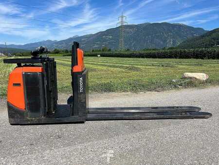 Stacker de condutor em pé 2015  Toyota 8L0P25P - 2400mm (2)
