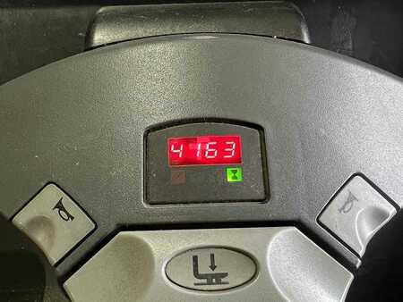 Stacker de condutor em pé 2015  Toyota 8L0P25P - 2400mm (7)