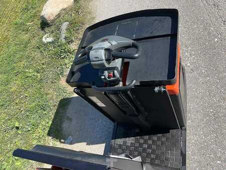 Stacker de condutor em pé 2015  Toyota 8L0P25P - 2400mm (6)