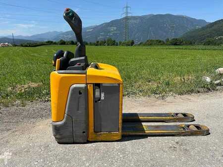 Stoccatori uomo a piedi 2018  Jungheinrich ERE 125i (2)