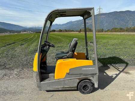 Tahač 2017  Jungheinrich EZS 570 (2)