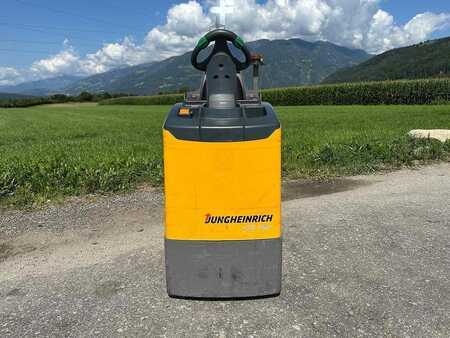 Tahač 2016  Jungheinrich EZS 130 (3)