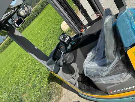 Čtyřcestný vysokozdvižný vozík 2023  Jungheinrich ETV Q25 - 680DZ (7)