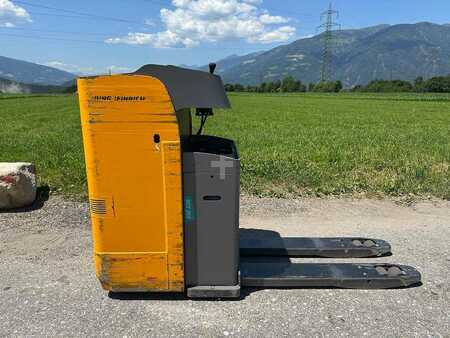 Stacker stå på 2016  Jungheinrich ESE 120 (2)