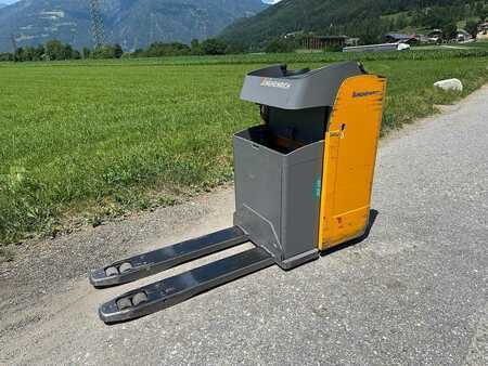 Stacker stå på 2016  Jungheinrich ESE 120 (4)