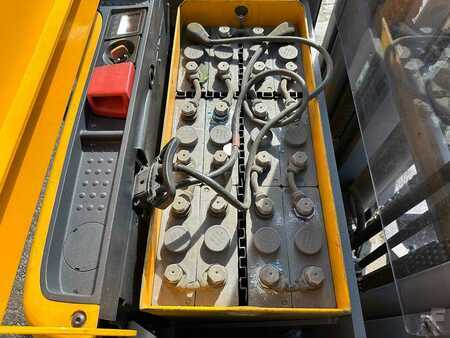 Stacker stå på 2016  Jungheinrich ESE 120 (7)