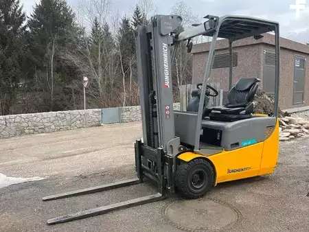 El Truck - 3-hjul 2022  Jungheinrich EFG 115 - 450DZ (1)