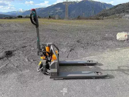 Elektrische palletwagens 2021  Jungheinrich AME 13 (2)