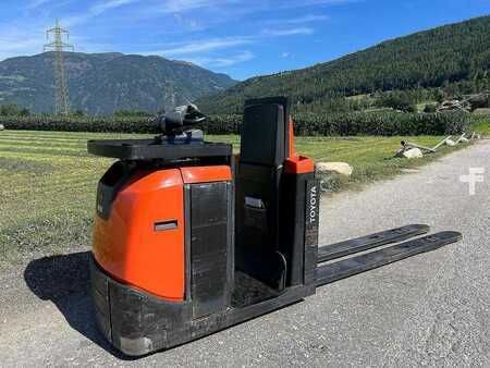 Gerbeurs à conducteur porté debout 2015  Toyota 8L0P25P - 2400mm (1)