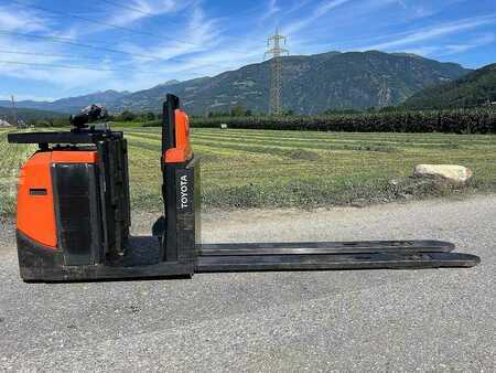 Gerbeurs à conducteur porté debout 2015  Toyota 8L0P25P - 2400mm (2)